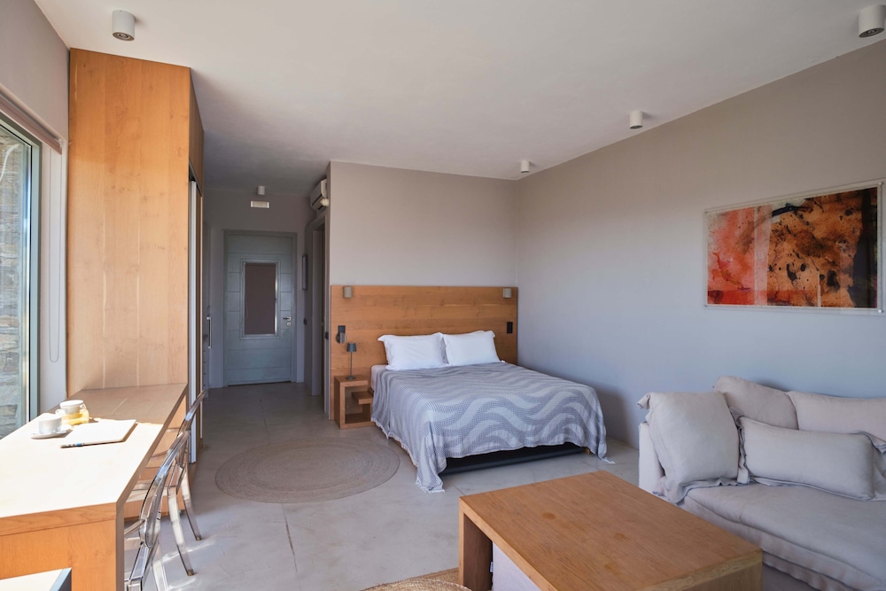 Hidden Retreats Kythera 5/50