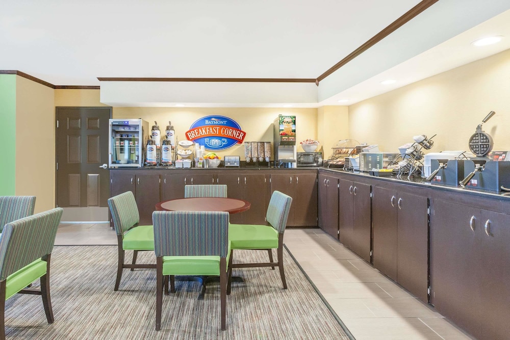Baymont by Wyndham Midland Center 24/27