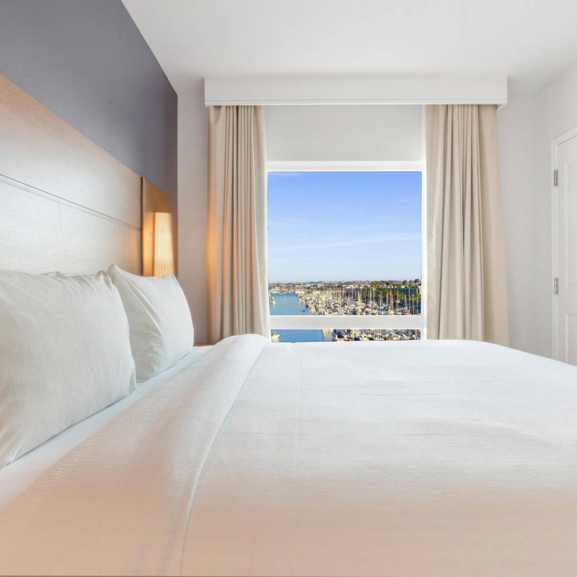 1 Bedroom, Signature, Suite, King Bed, Water View
