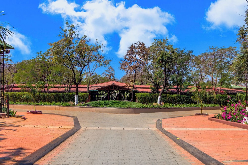 Club Mahindra Netrang 28/39