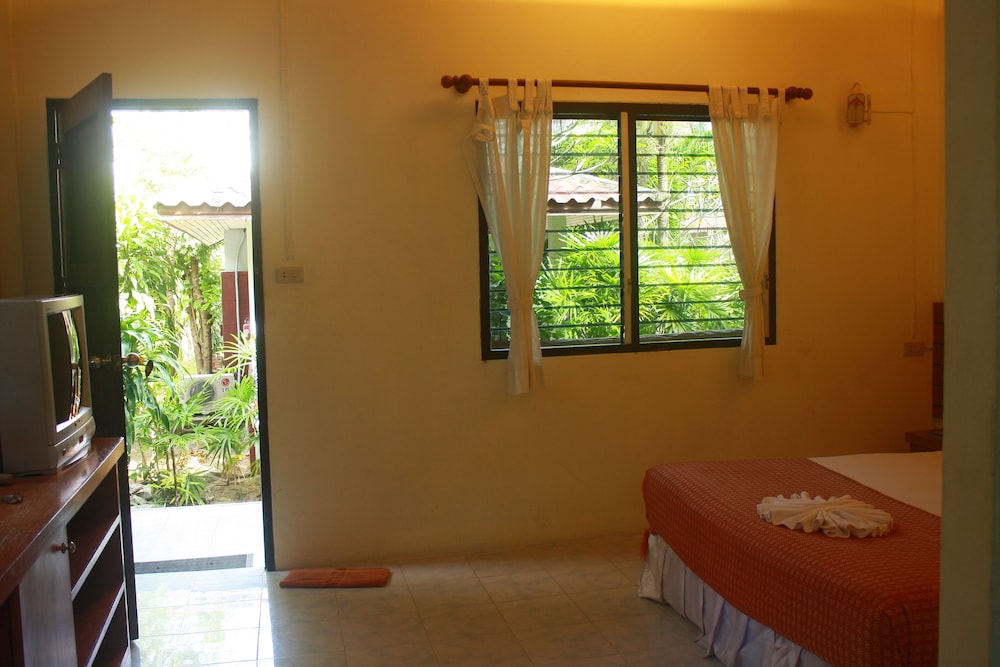 Samui Honey Backpacker Bungalow 8/15