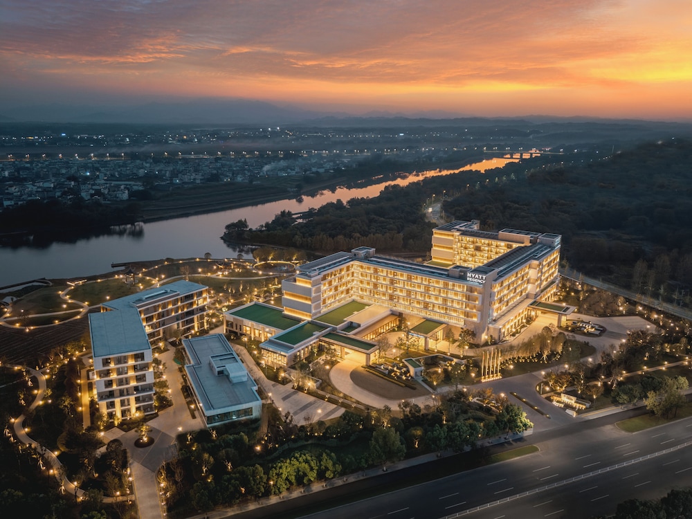 Hyatt Regency Huangshan Hengjiangwan 62/65