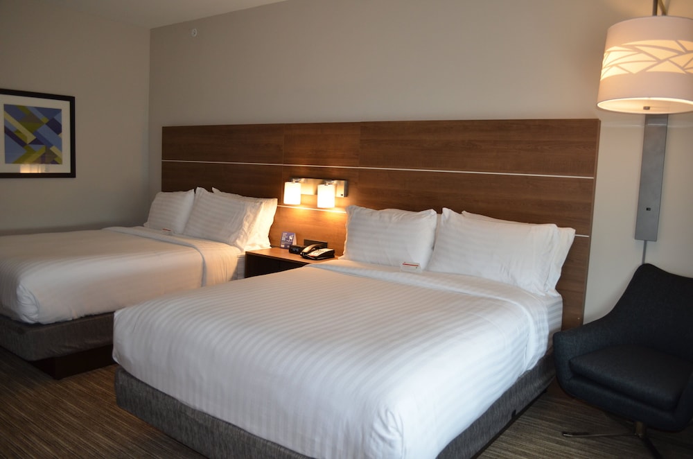 Holiday Inn Express Suites Charlotte Ne University Area 10/40