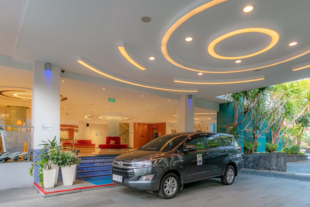 HOLIDAY INN EXPRESS BARUNA BALI 65/73