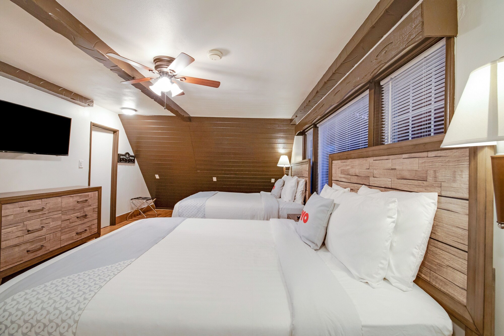 DELUXE, STUDIO, SUITE, MOUNTAIN VIEW
