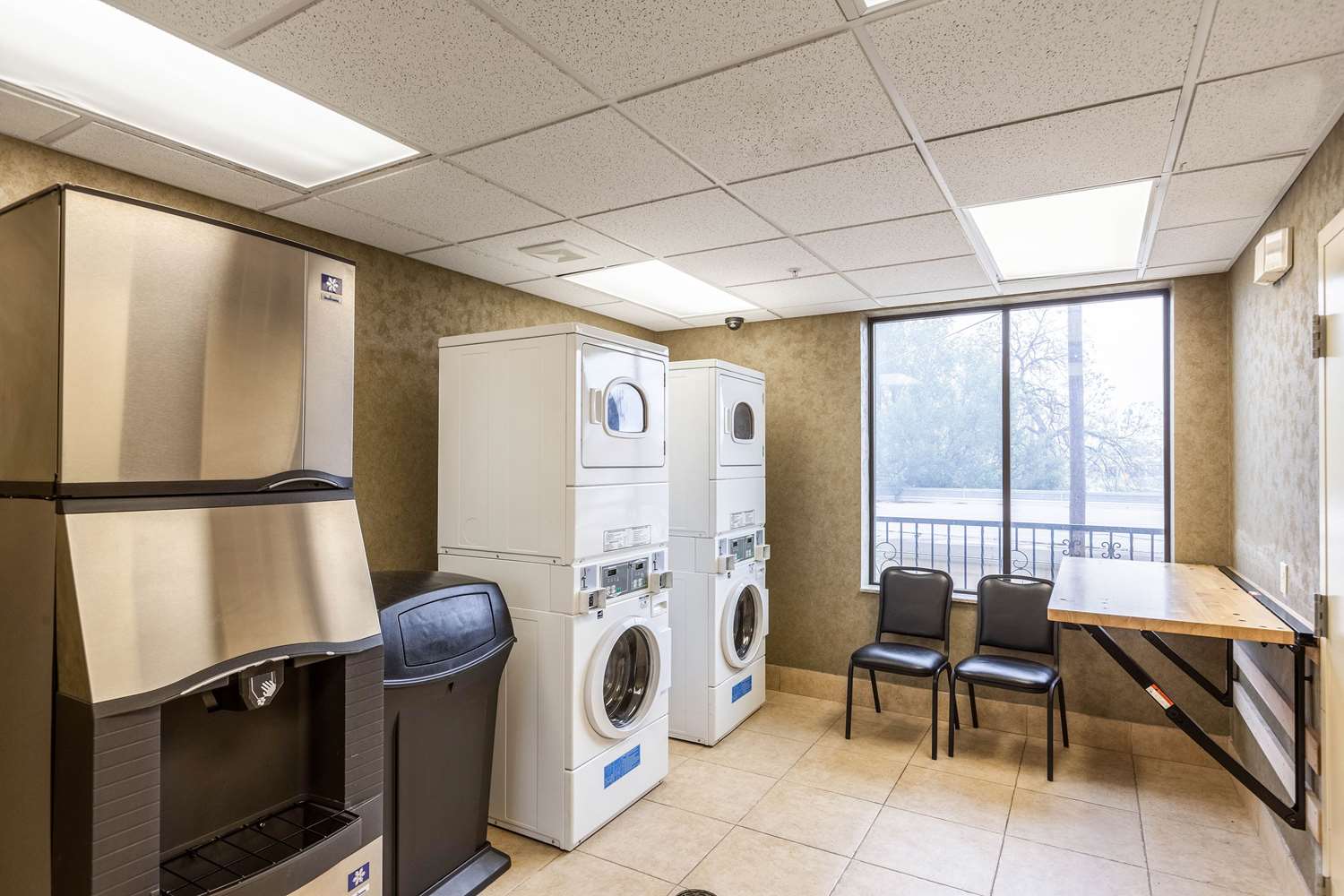 Comfort Suites Alamo Riverwalk 15/35