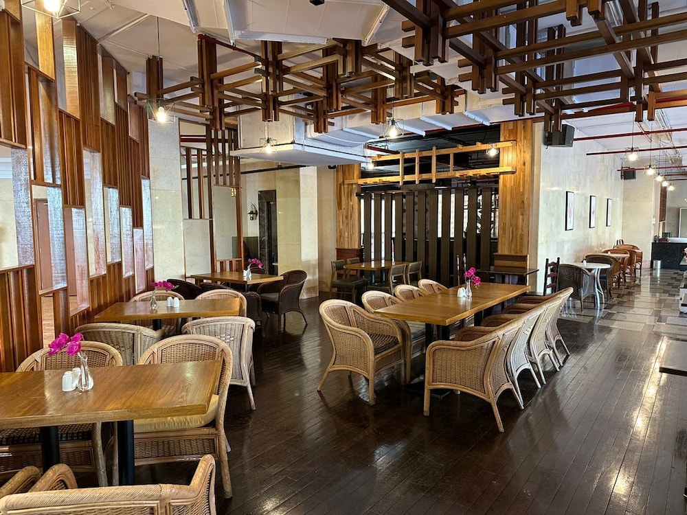 Margherita Plaza Hotel 53/63