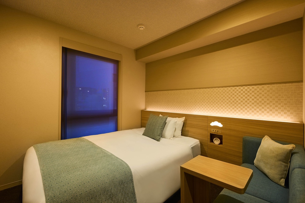 ROOM, SINGLE
