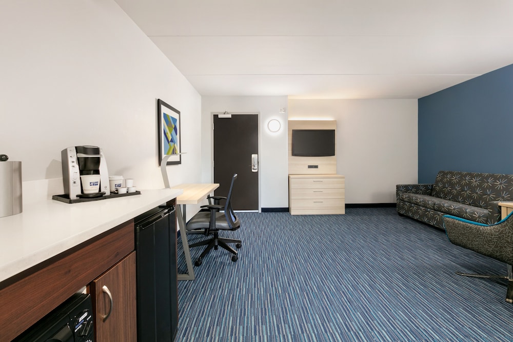 Holiday Inn Express Hotel And Suites Norfolk Airport 21/60