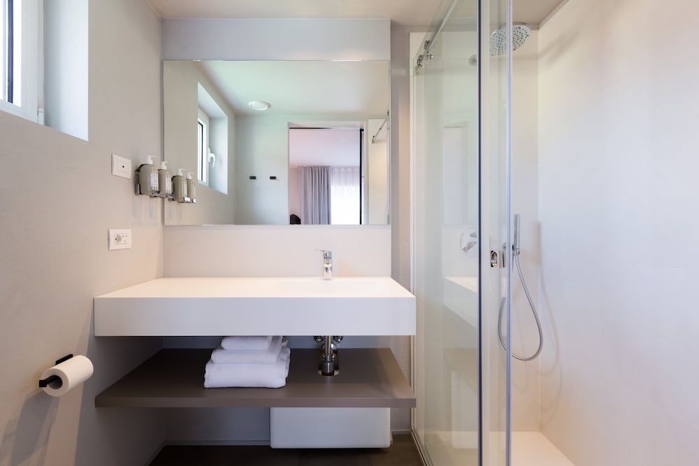 غرفة كومفورت مفردة بسرير مزدوج، Goti Hotel 5/6