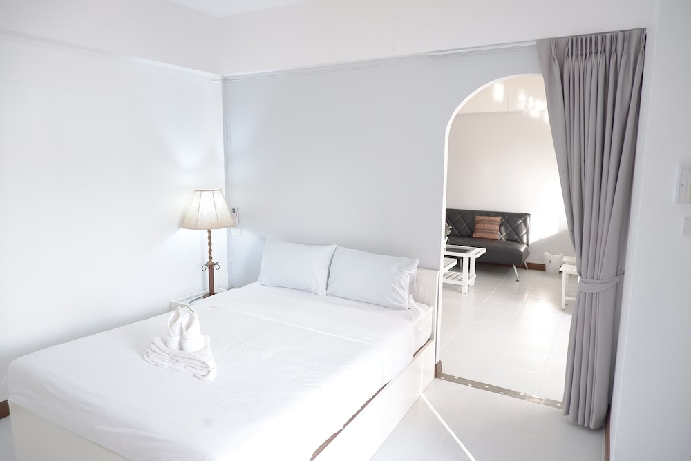STUDIO, SUITE