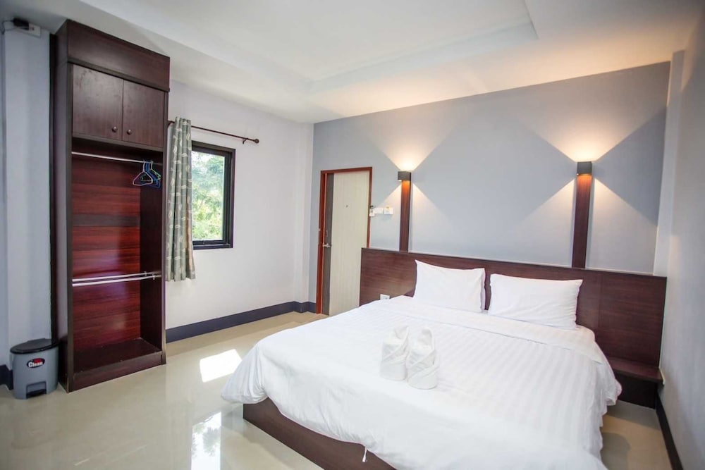 Room at Nakarin Hotel, Amnat Charoen