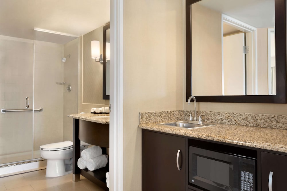 Embassy Suites by Hilton Los Angeles Glendale 10/54