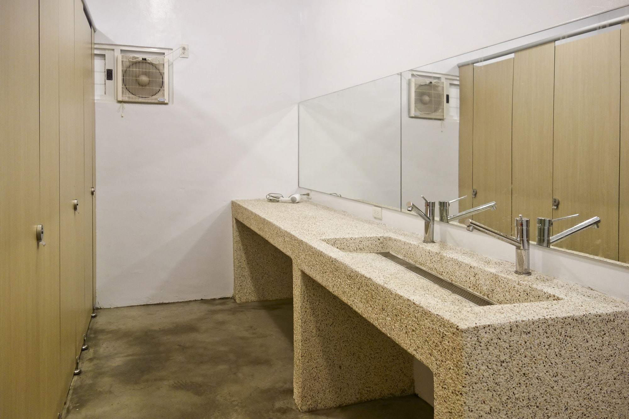 MIXED DORM, 8 PEOPLE, SHARED BATHROOM