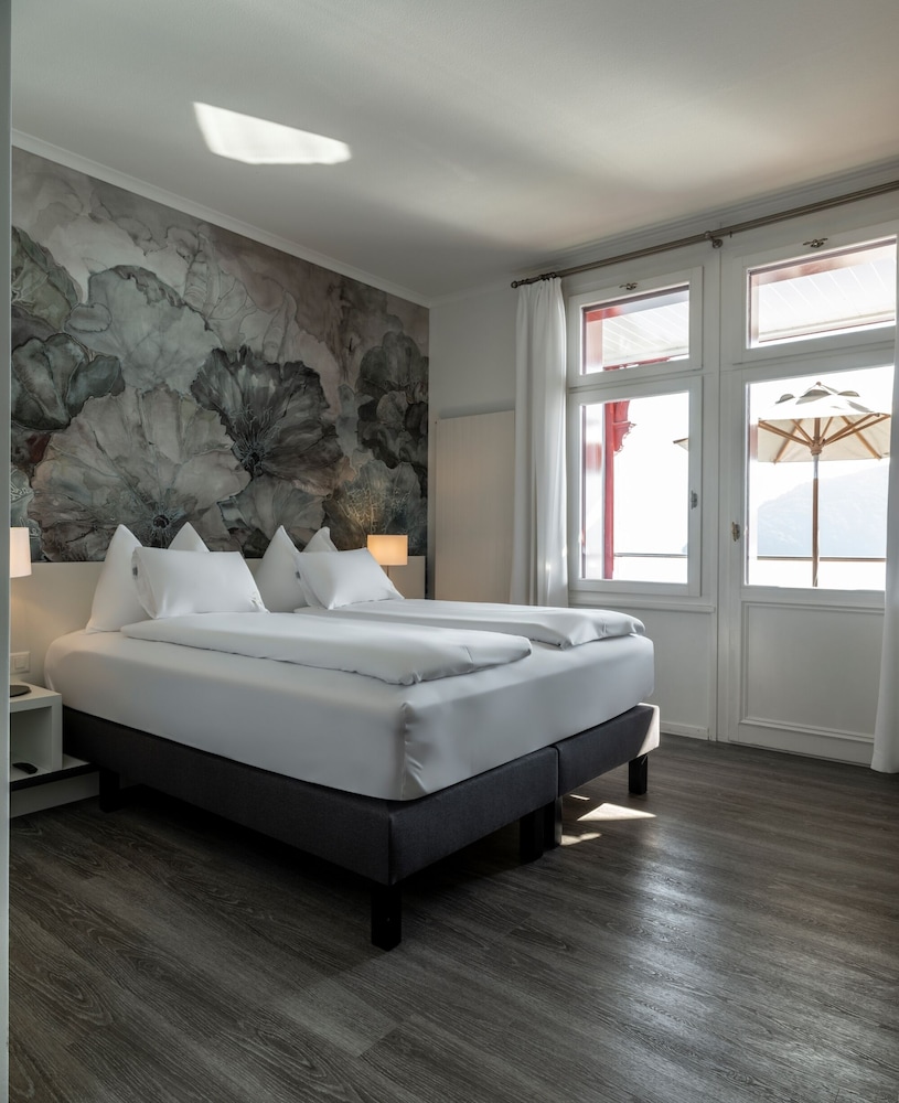 SUPERIOR, DOUBLE BED, LAKE VIEW