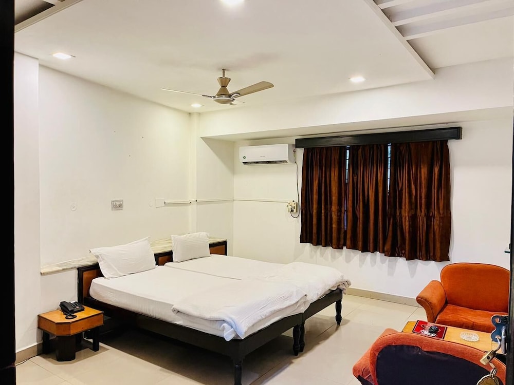 PATHIK HOTEL 12/32