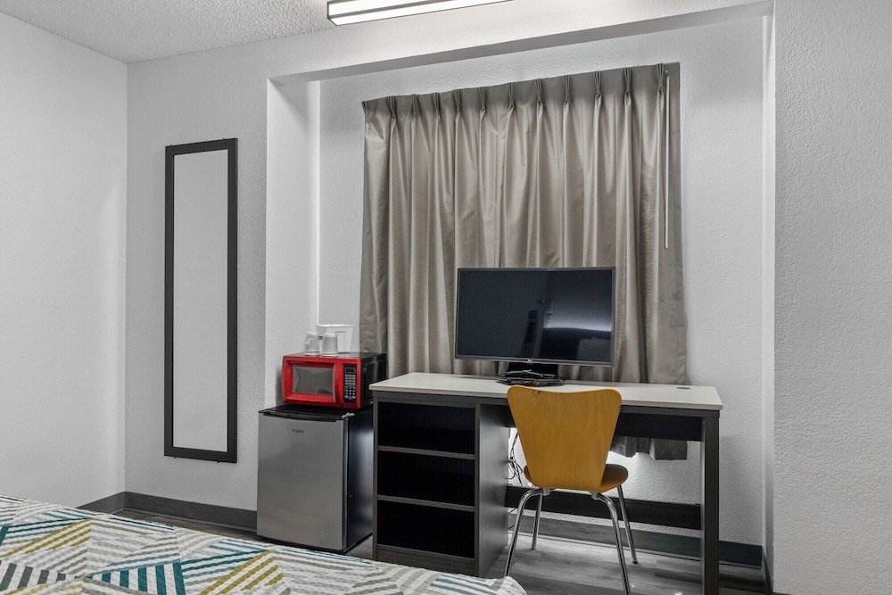 Motel6 San Diego, CA - North 38/61
