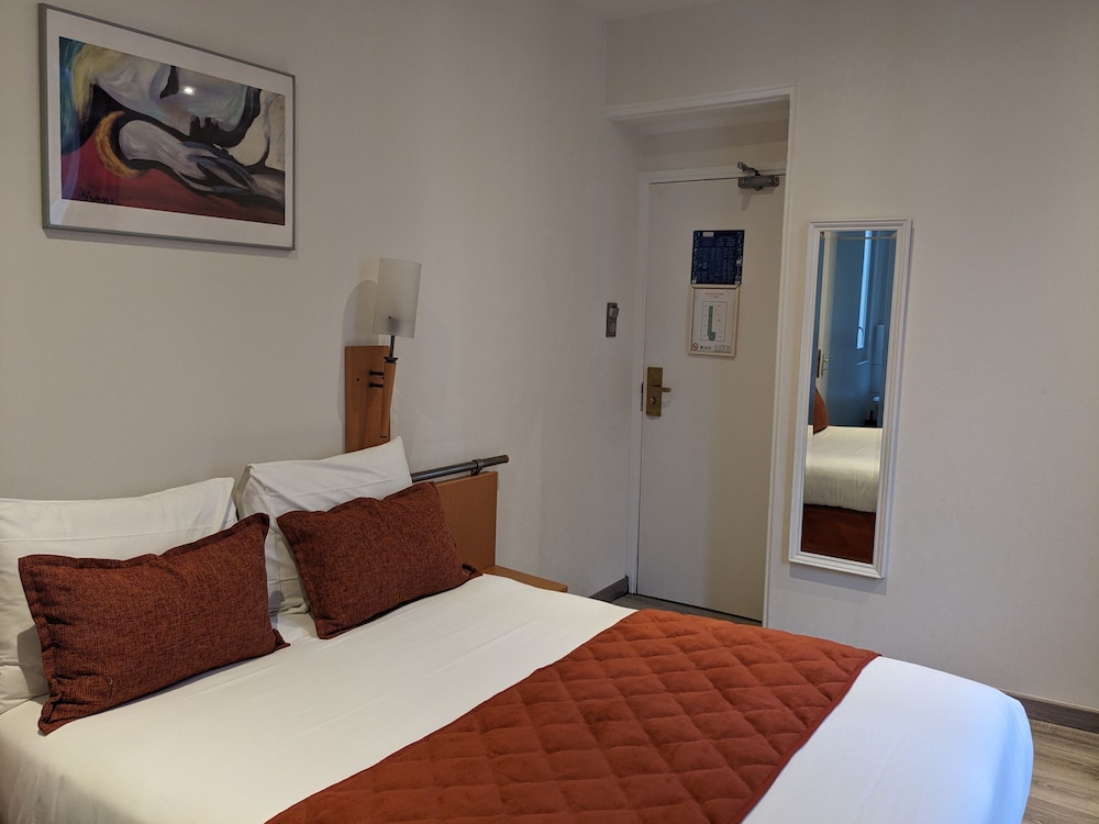 Morand Hotel 6/50