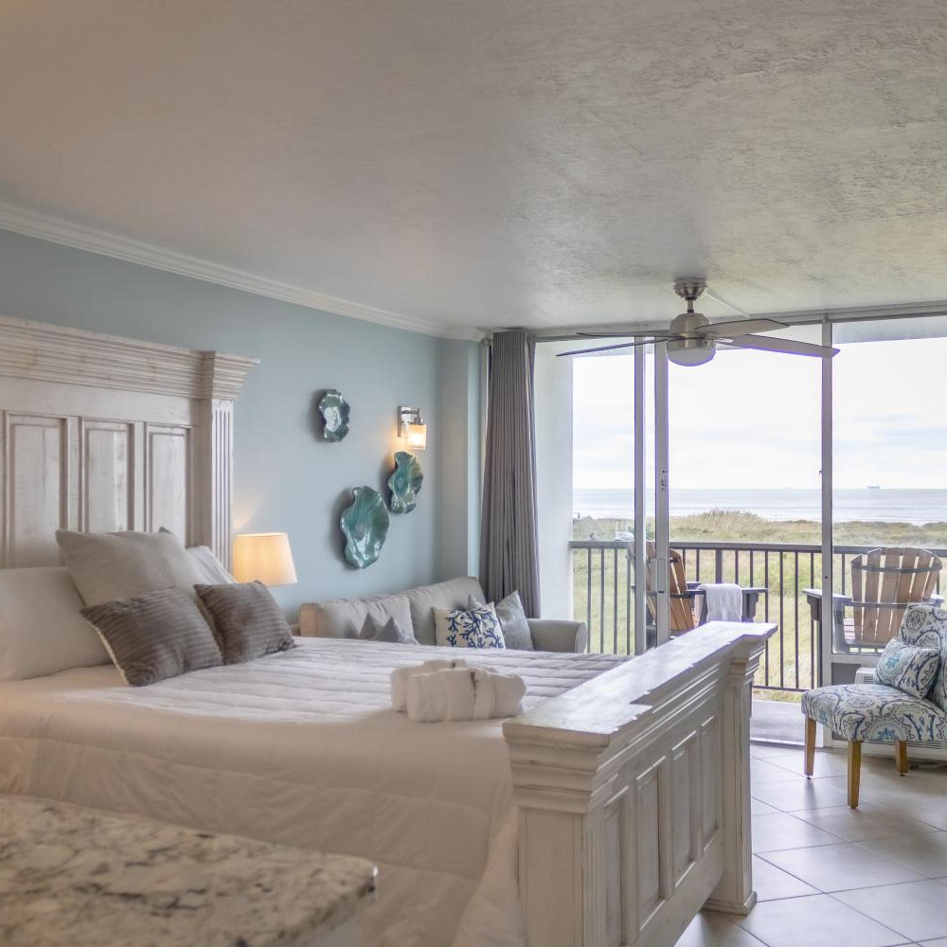 Efficiency, King Bed, Gulf Front
