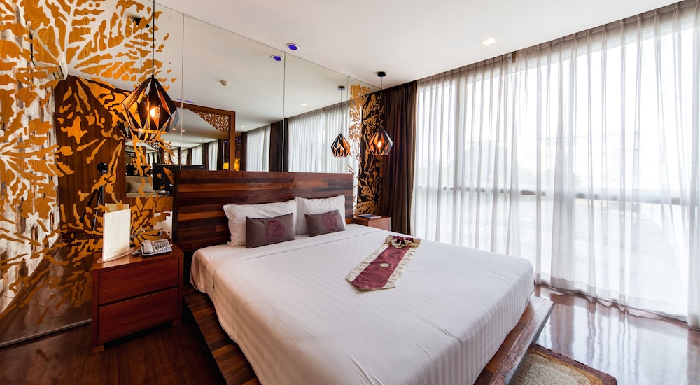 Lantana Resort Hotel 34/61