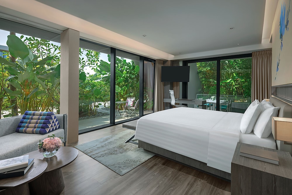 Prestige, Suite, King Bed, Pool Terrace