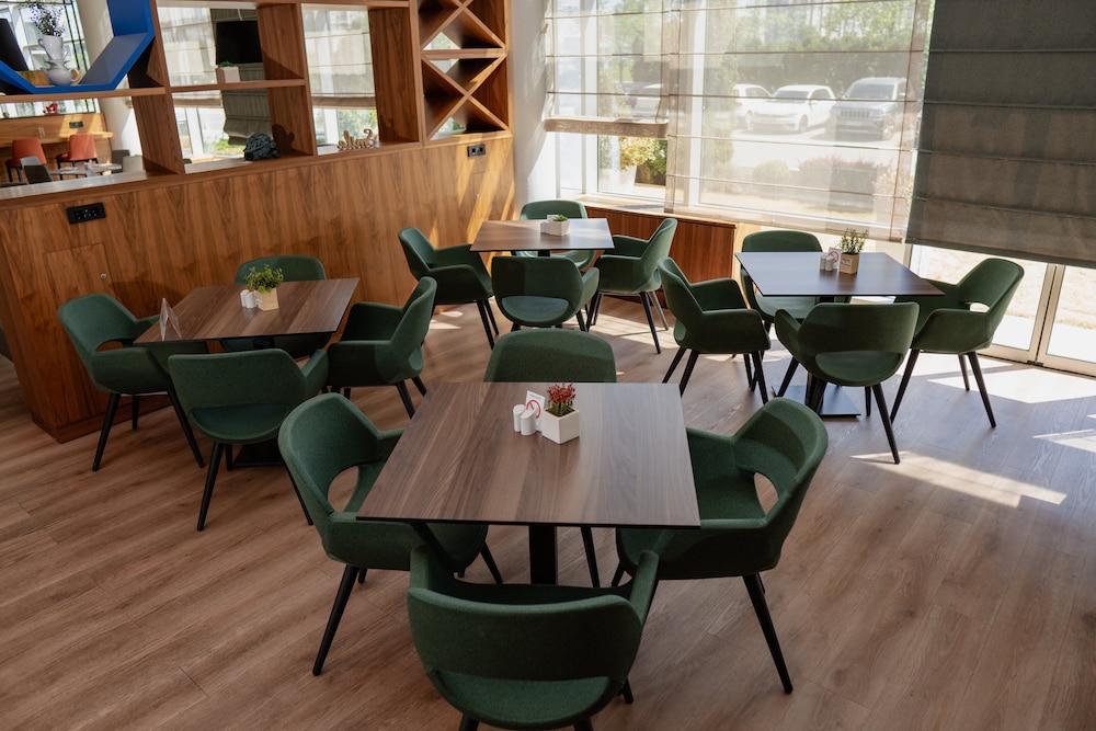Holiday Inn Belgrade 55/71