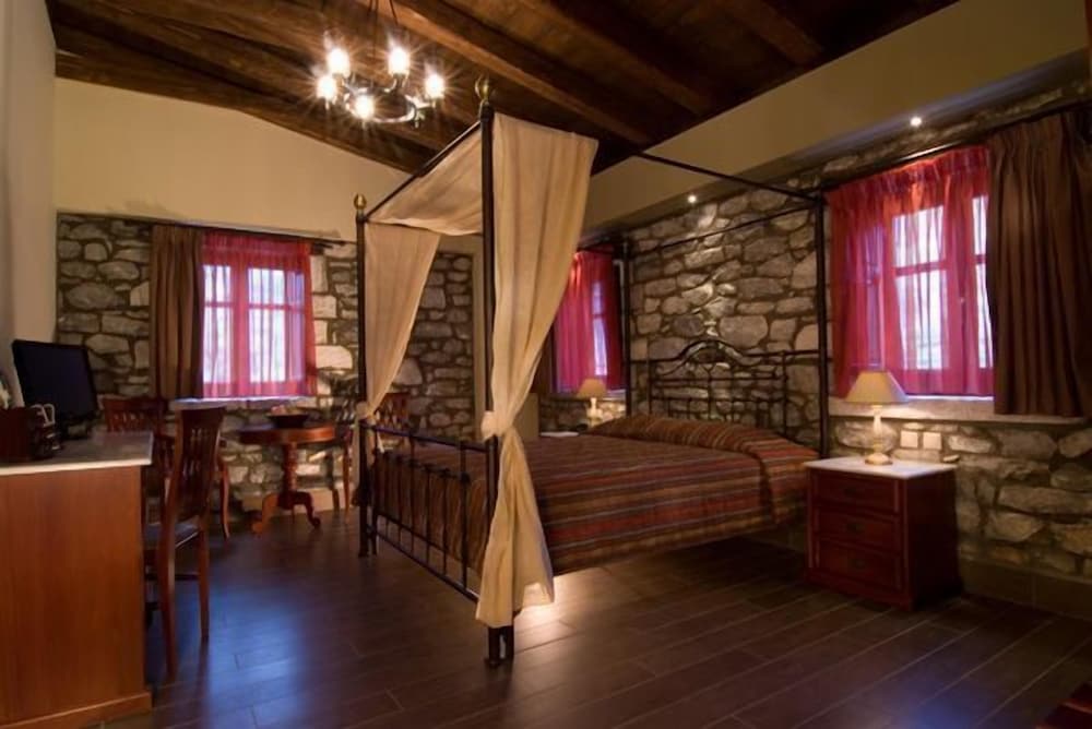 ITILO TRADITIONAL HOTEL 45/68