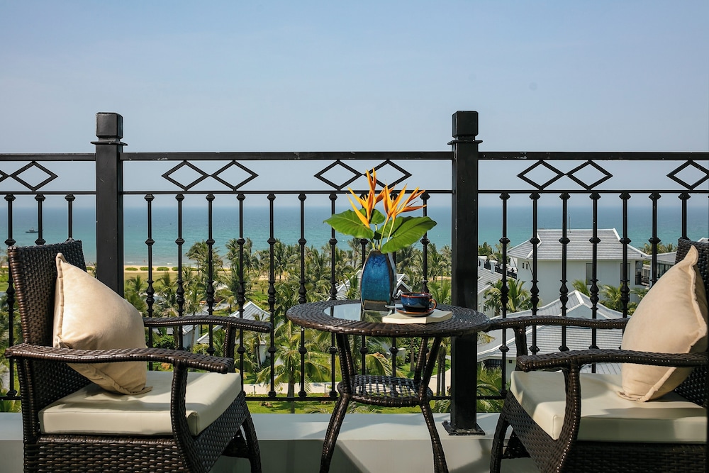 Bliss Hoi An Beach Resort and Wellness 34/49