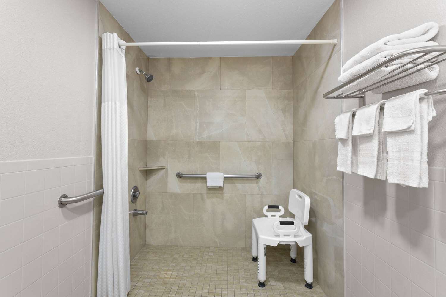 Days Inn by Wyndham St. Petersburg Central 23/23