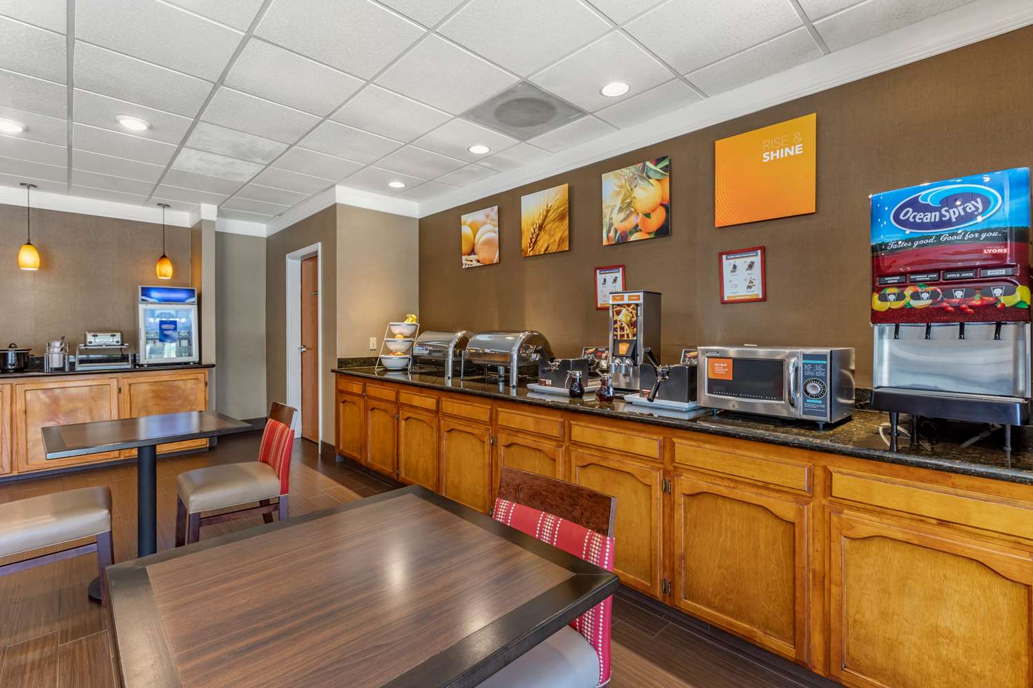 Comfort Suites Visalia - Convention Center 25/41