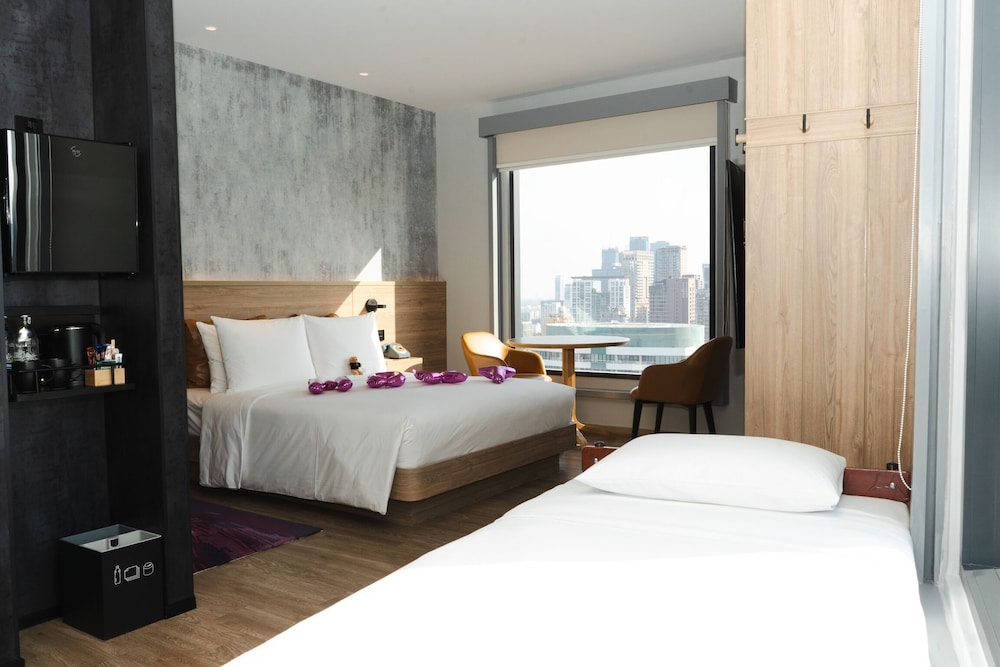Moxy Bangkok Ratchaprasong 16/50