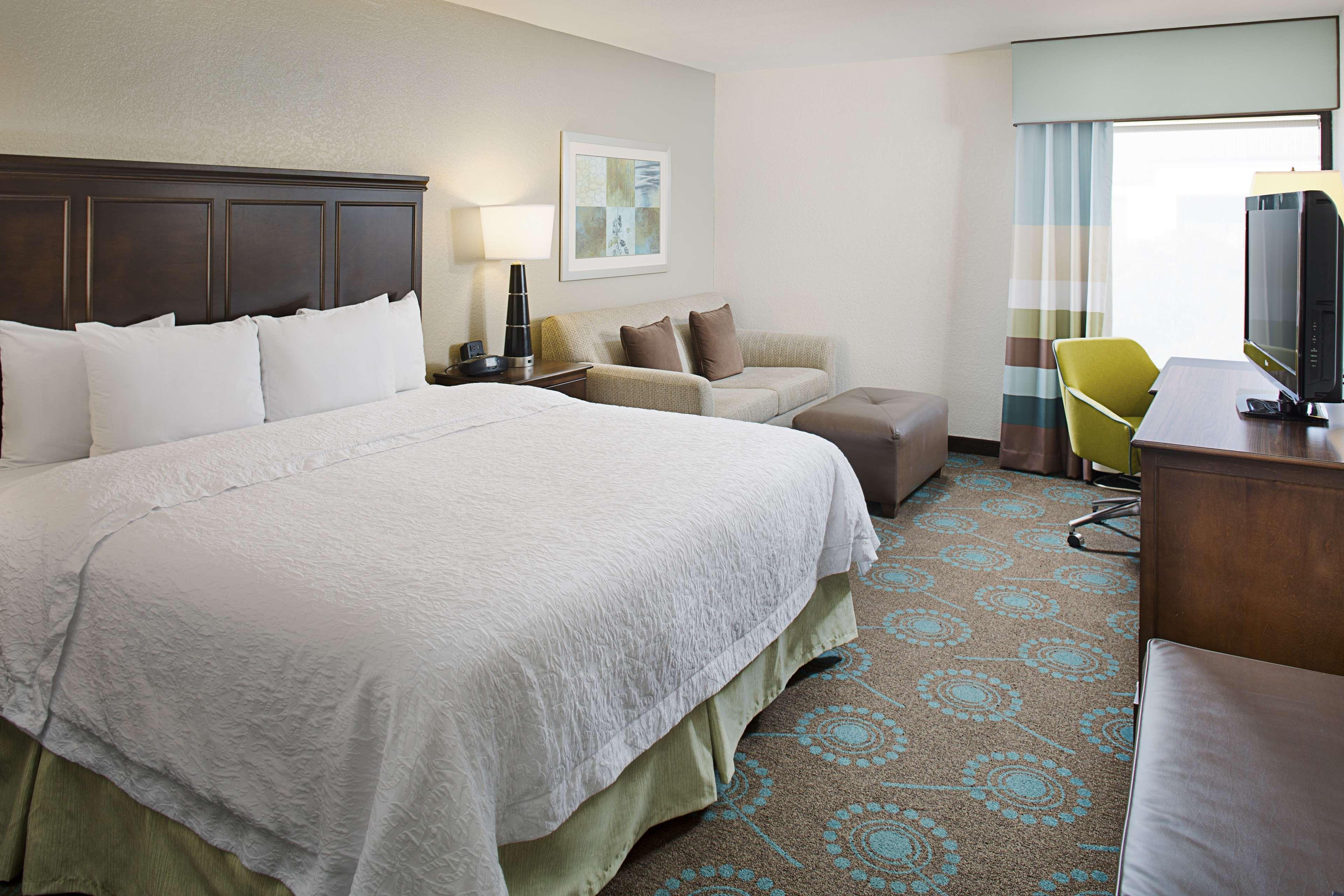 ROOM, KING BED, SOFA, BATHTUB