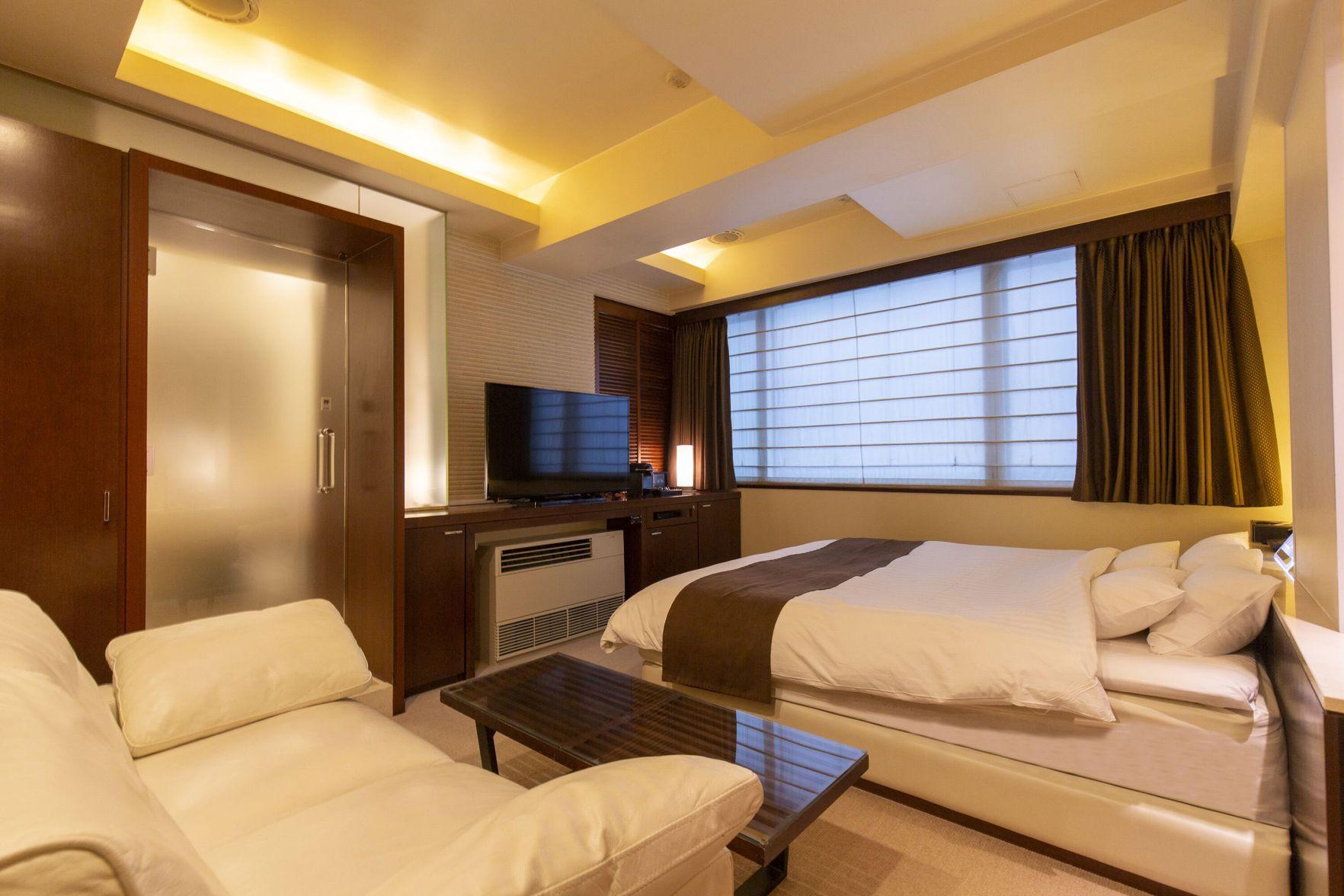 ECONOMY, DOUBLE BED, SMOKING