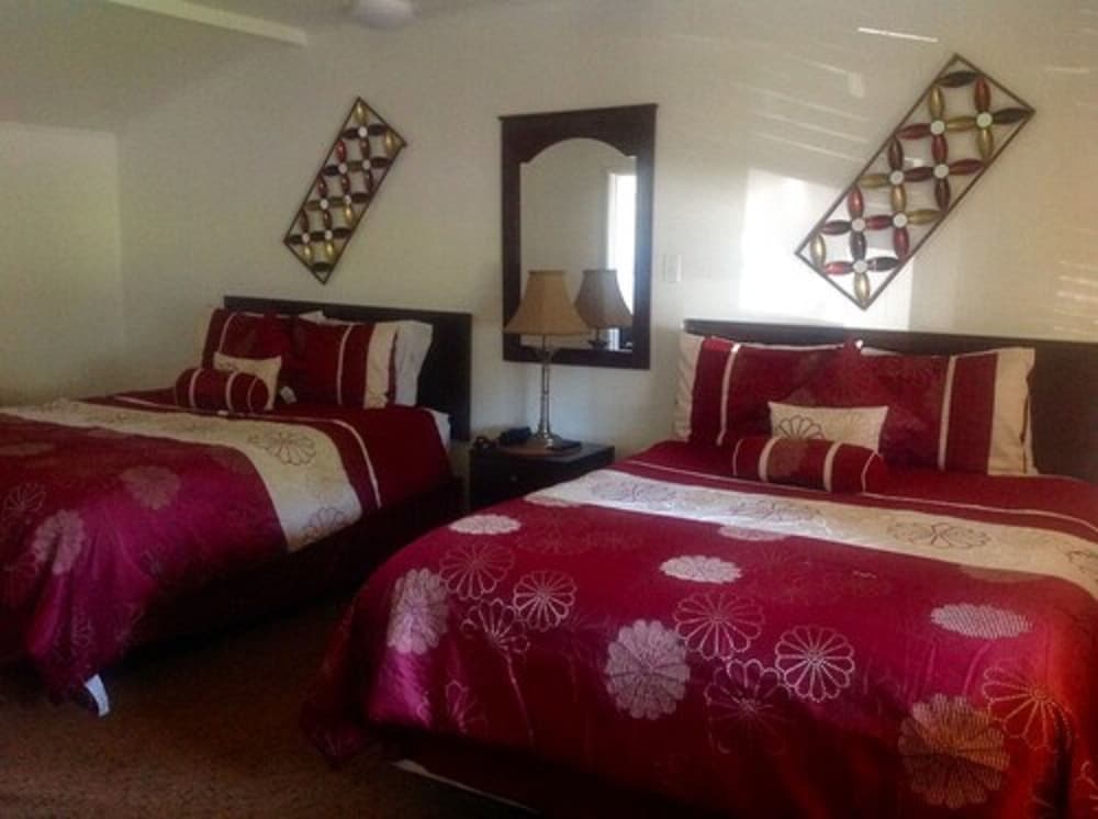 ROOM, TWIN BEDS