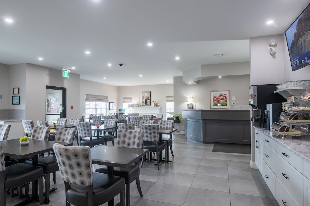 Amsterdam Inn & Suites Moncton 40/63
