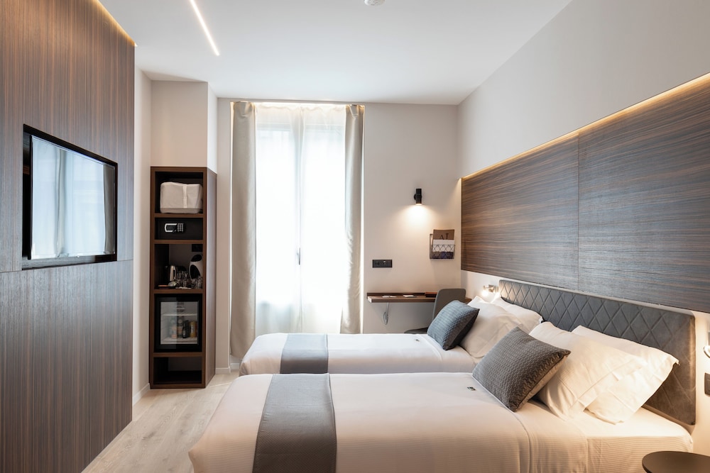 DELUXE, 2 QUEEN BEDS