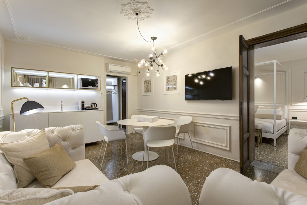 San Marco Suite 755 25/50