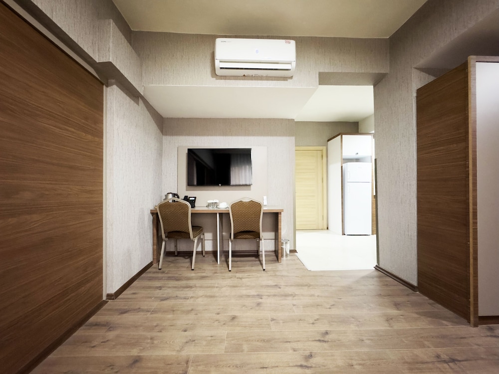 Selcuk Hotel Sems I Tebrizi 87/93
