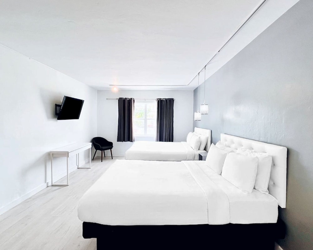 DELUXE, STUDIO, 2 QUEEN BEDS