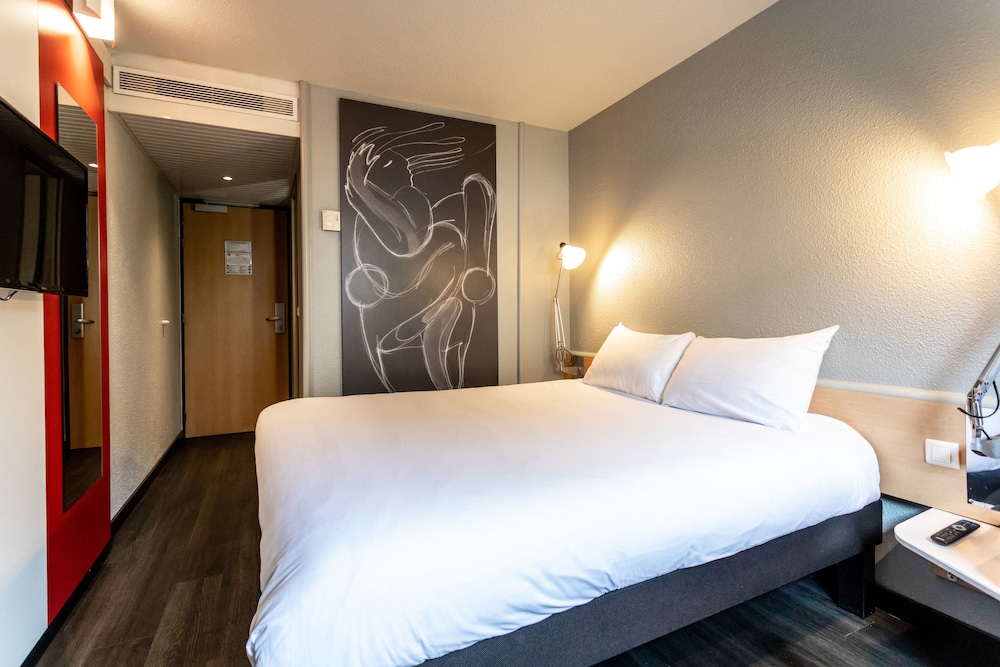Ibis Bourges 12/70