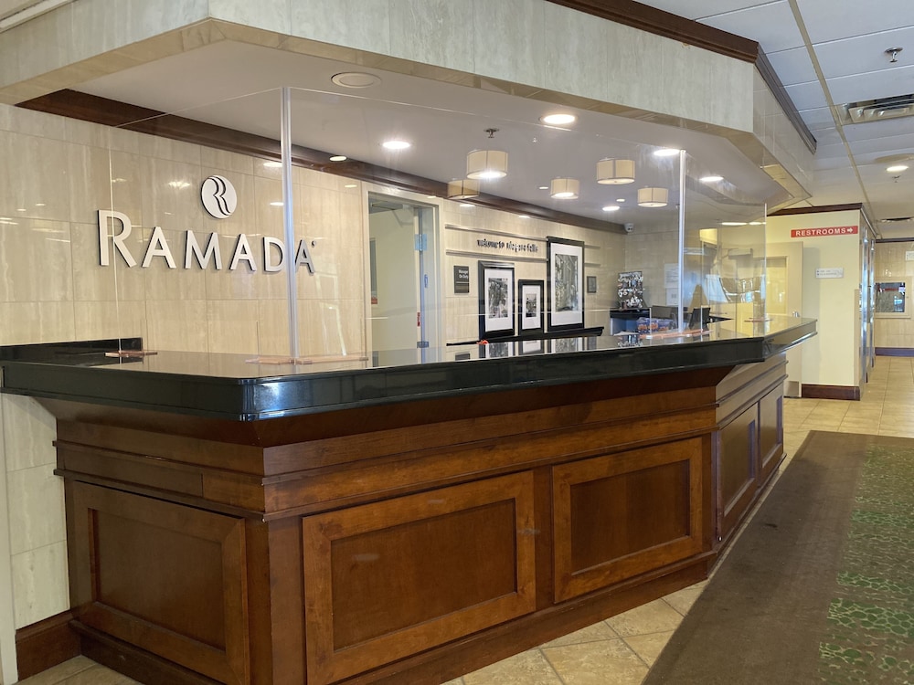 Ramada By Wyndham Niagara Falls By the River 5/47