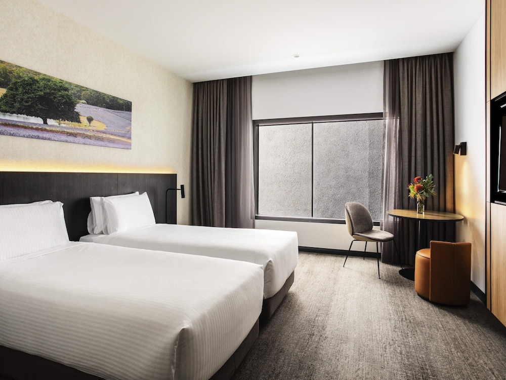 INTERIOR, CLASSIC, TWIN BEDS