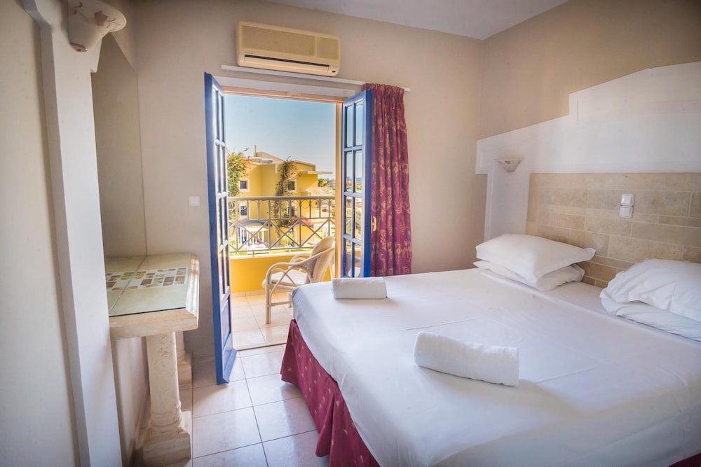 Parthenis Hotel & Suites 16/50