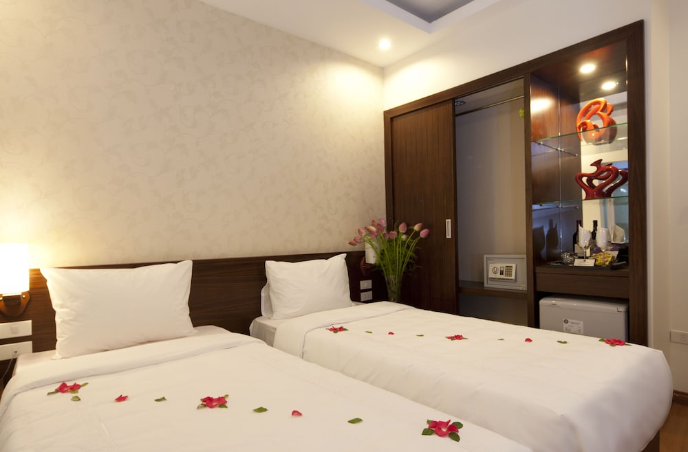 SUPERIOR, DOUBLE OR TWIN BED