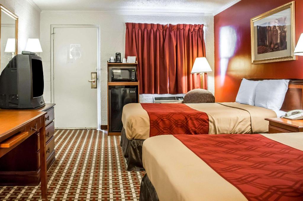 Room, 2 Queen Beds, Smoking