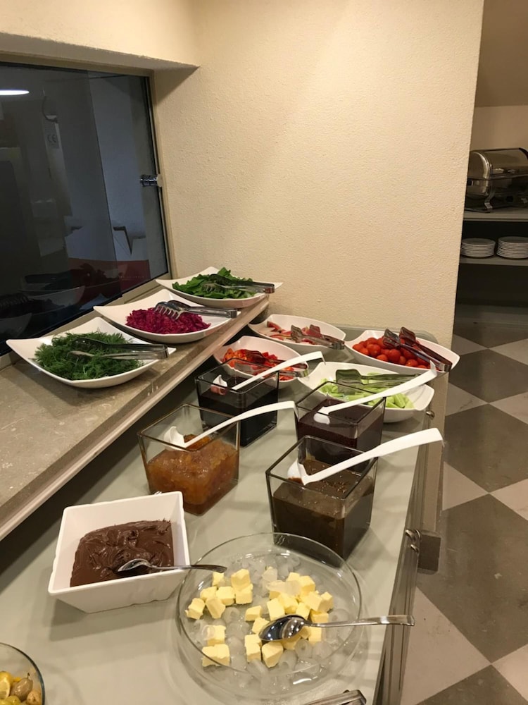 Galatahan Hotel 46/55