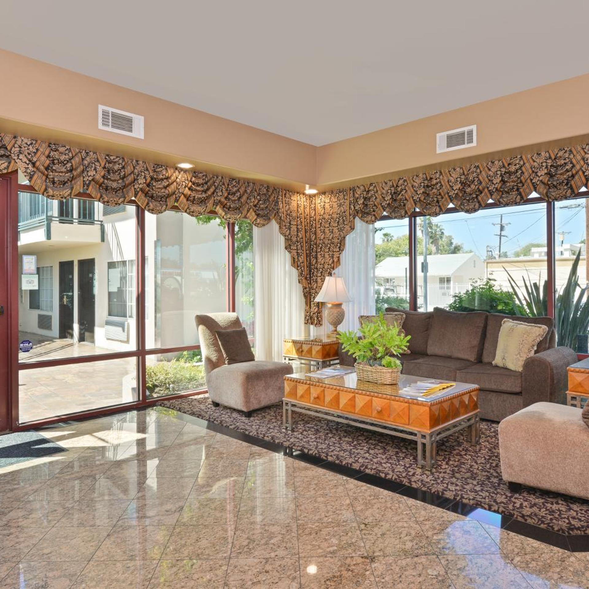 Tarzana Inn 17/22