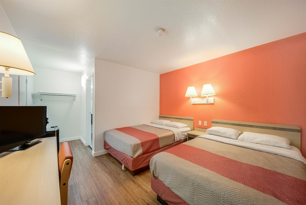 Motel6 Greenville, TX 17/45