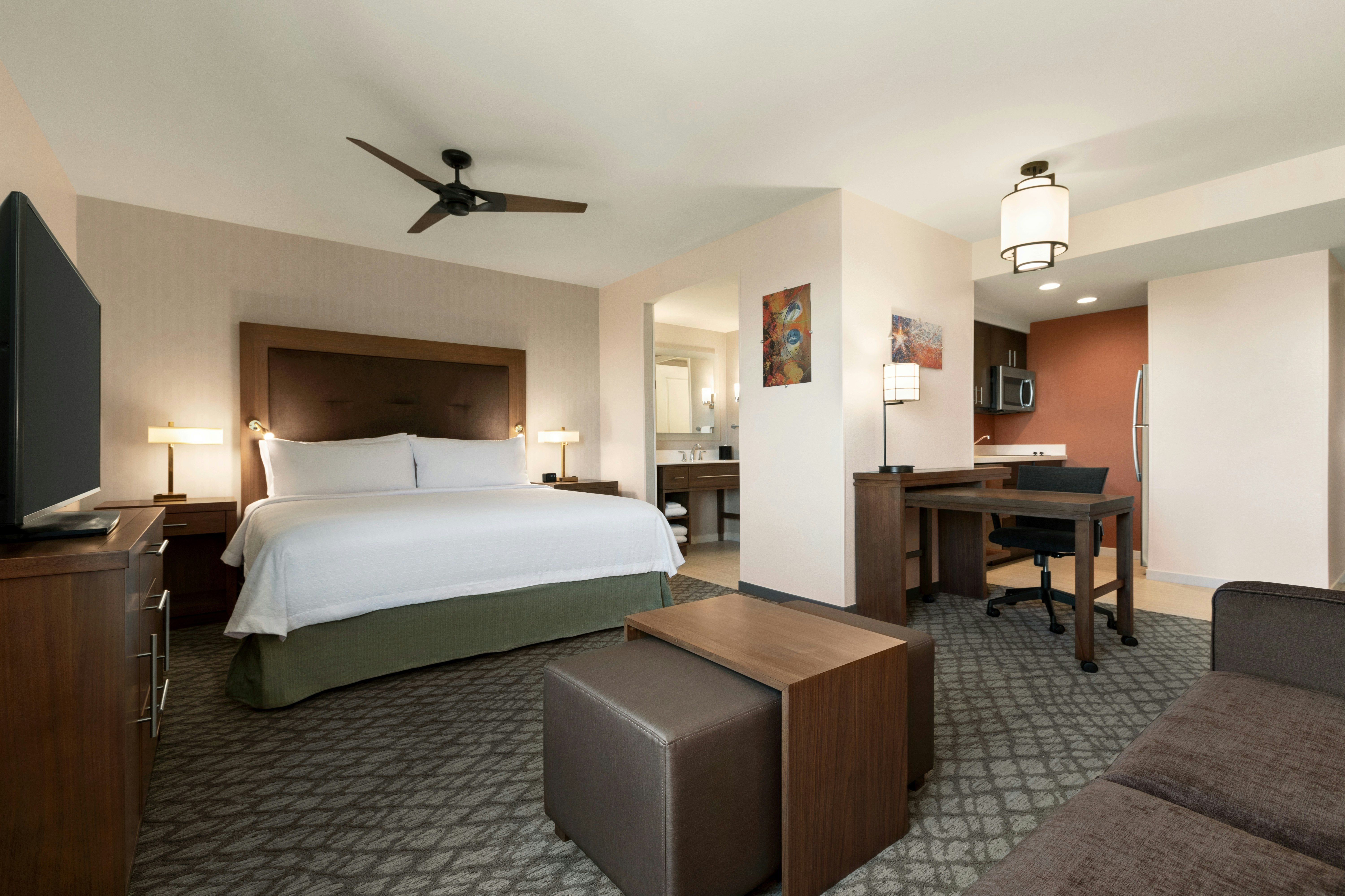 STUDIO, SUITE, KING BED