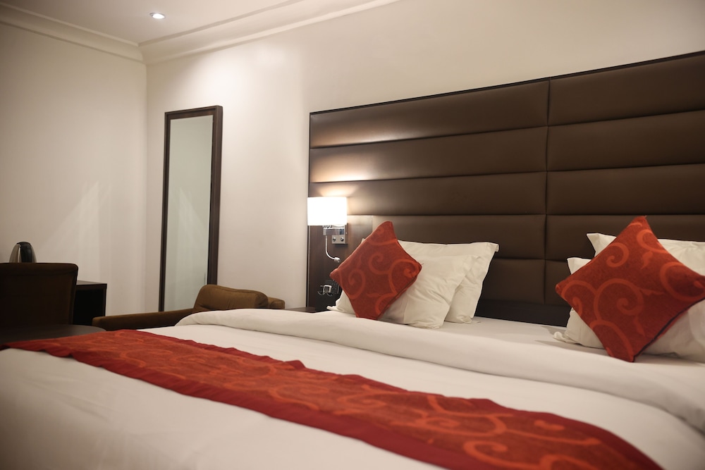 STANDARD, QUEEN BED